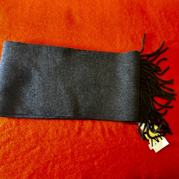 Zara dark gray 100% wool scarf wrap NWT - Picture 3 of 9